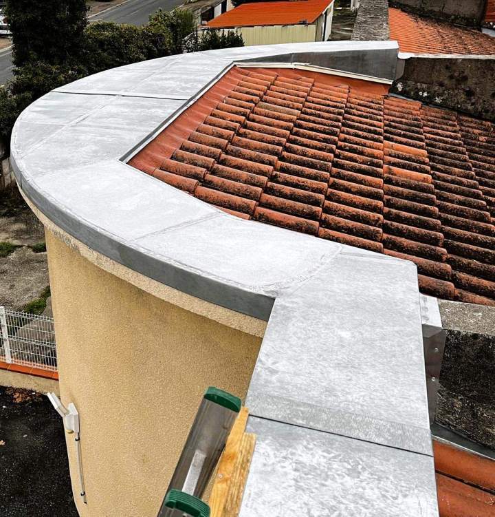 Installation de tous les éléments en zinc